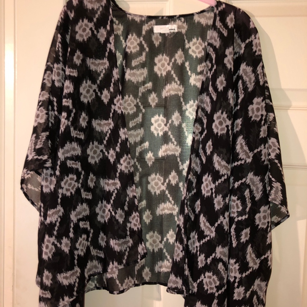 Garage sheer kimono